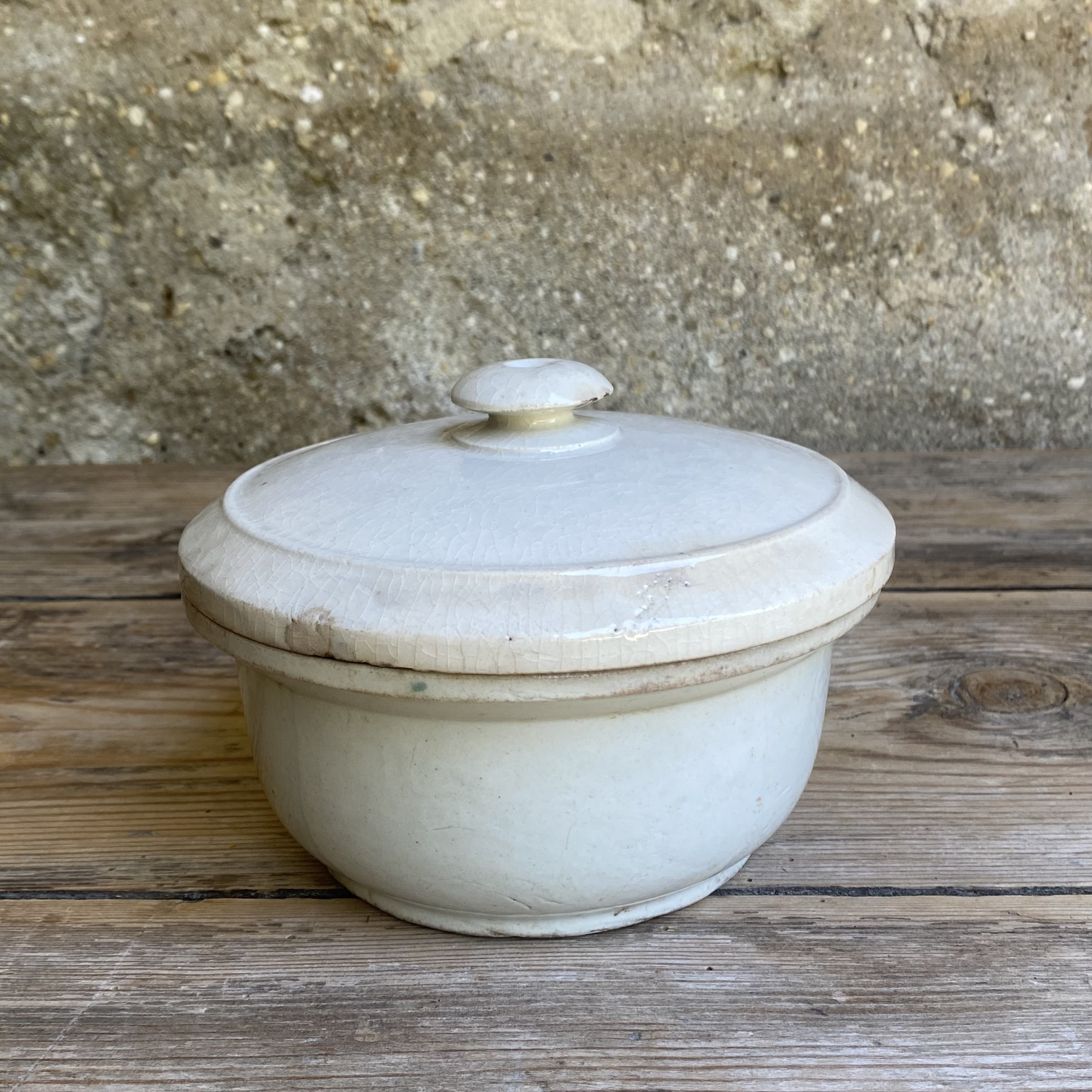 AW20111226 Antique French pâte pot with original lid in beautiful weathered and slightly stained condition! Size: 9 cm high / 6 cm cross section