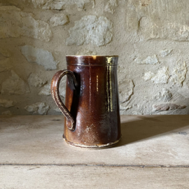 AW20111257 Large antique French chocolate jug with a yellow glazed interior in beautiful condition! Size: 20.5 cm high / 12 cm  cross section.