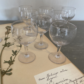 OV20110180 Set of 11 old French glasses with beautiful engraved motif period: 1920s in perfect condition! Size: 9 cm. high / 5 cm cross meter.