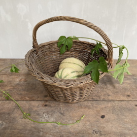 BU20110108 Old French harvest basket, nicely aged and weathered and still in good condition! Size: 19 cm. high / +/- 34 cm. cross section