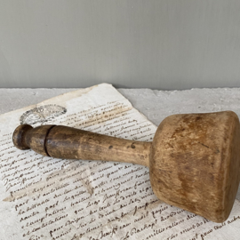 OV20110752 Old French wooden pestle, nicely aged.... Size: 19.5 cm. long / 8 cm. cross section