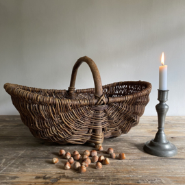 BU20110140 Old French harvest basket made of woven willow in beautiful condition! Size: 56.5 cm long / 18 cm. high (to handle) / 33 cm cross section.