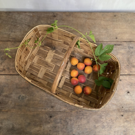 BU20110109 Old French woven chestnut harvest basket in beautiful condition! Size: 47 cm. long / 17 cm. high (to handle), 25 cm. (up to handle / 29 cm. cross section