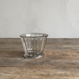 OV20111027 Antieke Franse confiturepot van mondgeblazen glas in prachtige staat! Afmeting: 8 cm hoog /  10,5 cm doorsnede