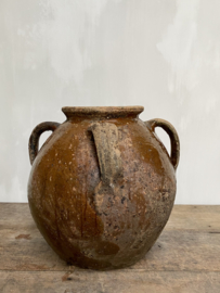 AW20110934 Large antique southern French 18th century walnut oil jug from the Périgord region in beautiful earthy colours. In beautiful weathered condition! Size: 33 cm. high / +/- 33 cm. cross section (up to the handles). Pickup at shop only.