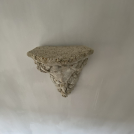 OV20120987 Old French wall ornament made of concrete in beautiful weathered condition! Size: 28 cm high / 17 cm wide (top) / 13 cm. deep (top)