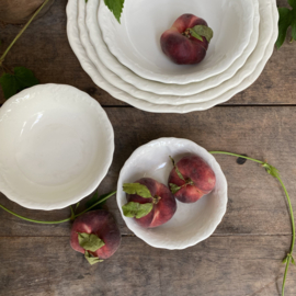 AW20110802 Beautiful set of 6 old serving dishes stamp - P. Regout Maastricht - period: 1935-1955 in perfect, slightly buttered condition. Size: largest bowl 29 cm. cross section / 14.5 cm. high and the smallest bowl 14.5 cm. cross section / 4.5 cm. high.