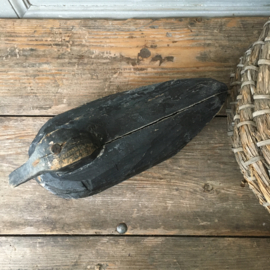 OV20110649 Antique  French rustic wooden decoy duck from the Somme department North of France.  Beautiful worn anthracite and beautiful condition! Size: 30 cm. long / 16 cm. high.