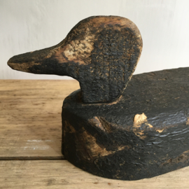 OV20110610 Antique wooden French decoy duck from department Somme N-France in beautifully weathered condition! Size: 13.5 cm. high / 27.5 cm. long.