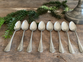 OV20110882 Set of 8 old French pewter dessert spoons in beautiful condition! Size: 14 cm. long.