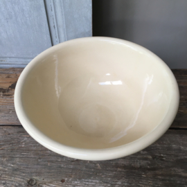 AW20110652 Old classic batter bowl probably Petrus Regout in soft yellow and in perfect condition! Size: 13.5 cm. high / 26.5 cm. cross section