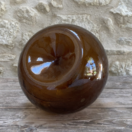 OV20111095 Antique French mouth-blown glass liqueur bottle in beautiful condition! Size: 31.5 cm high / +/- 24 cm cross section (measured across the "belly")