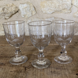OV20111070 Set of 3 nearly identical - Souvenir de la Fête - wine glasses made of mouth-blown glass, period: 19th century. In beautiful condition! Size: 14 cm high / 7.5 cm cross section.