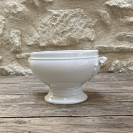 AW20111303 Small old French tureen - blind mark V - beautiful details on the handles and in beautiful condition! Size: 12 cm high / 16.5 cm cross section