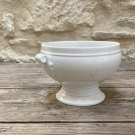 AW20111303 Small old French tureen - blind mark V - beautiful details on the handles and in beautiful condition! Size: 12 cm high / 16.5 cm cross section