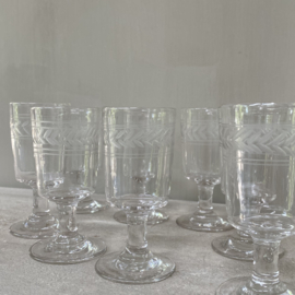 OV20110834 Set of 10 old French liqueur glasses with a sober etched motif, period: 1920s, in beautiful condition. Also nice for an appetizer or flowers... Size: 10 cm. high / 5 cm. cross section