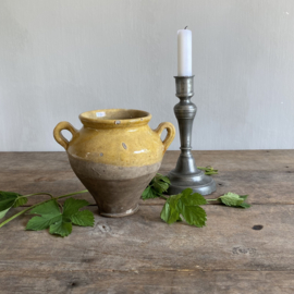 AW20111060 Particularly small antique French confit pot in Provençal yellow period: 19th century in beautiful condition. Size: 15.5 cm high / 10.5 cm cross section.