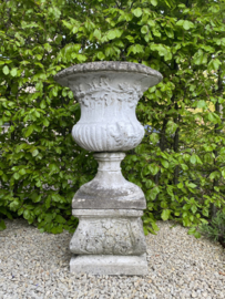 BU20110093 Large antique French concrete garden vase including pedestal in beautiful weathered condition! Size: 92 cm. high / 55 cm. intersection. Only pick up or delivery within NL for a fee.