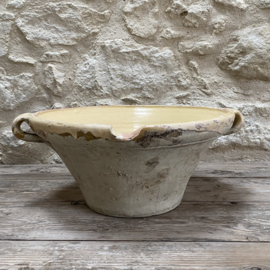 AW20111325 Antique Southern French Grésalle in beautiful soft yellow.... period: 19th century. Damage near the spout due to age, but otherwise in beautifully weathered condition! Size: 45 cm cross section / 21.5 cm high.