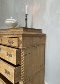 OV20110805 Antique Swedish chest of drawers in beautiful original untouched condition, period: 1890-1910. Size: 92.5 cm. wide / 98.5 cm. high / 50 cm. deep. Only pick up in shop or delivery within NL for a fee.