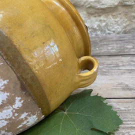 AW20111310 Small antique French confit pot Period: 19th century. Has a stable hairline crack (see photos for details), otherwise in beautiful condition! Size: 21.5 cm high / 13 cm cross section