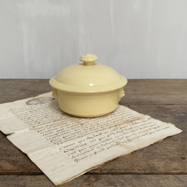 AW20110524 (C) Antique French pâté pot, stamp - Terre a Feu UC Sarreguemines - period: before 1895 in soft yellow color. Misses a chip on the edge of the lid (see photo) further in beautiful condition! Dimensions: 4 cm. high / 10 cm. cross section