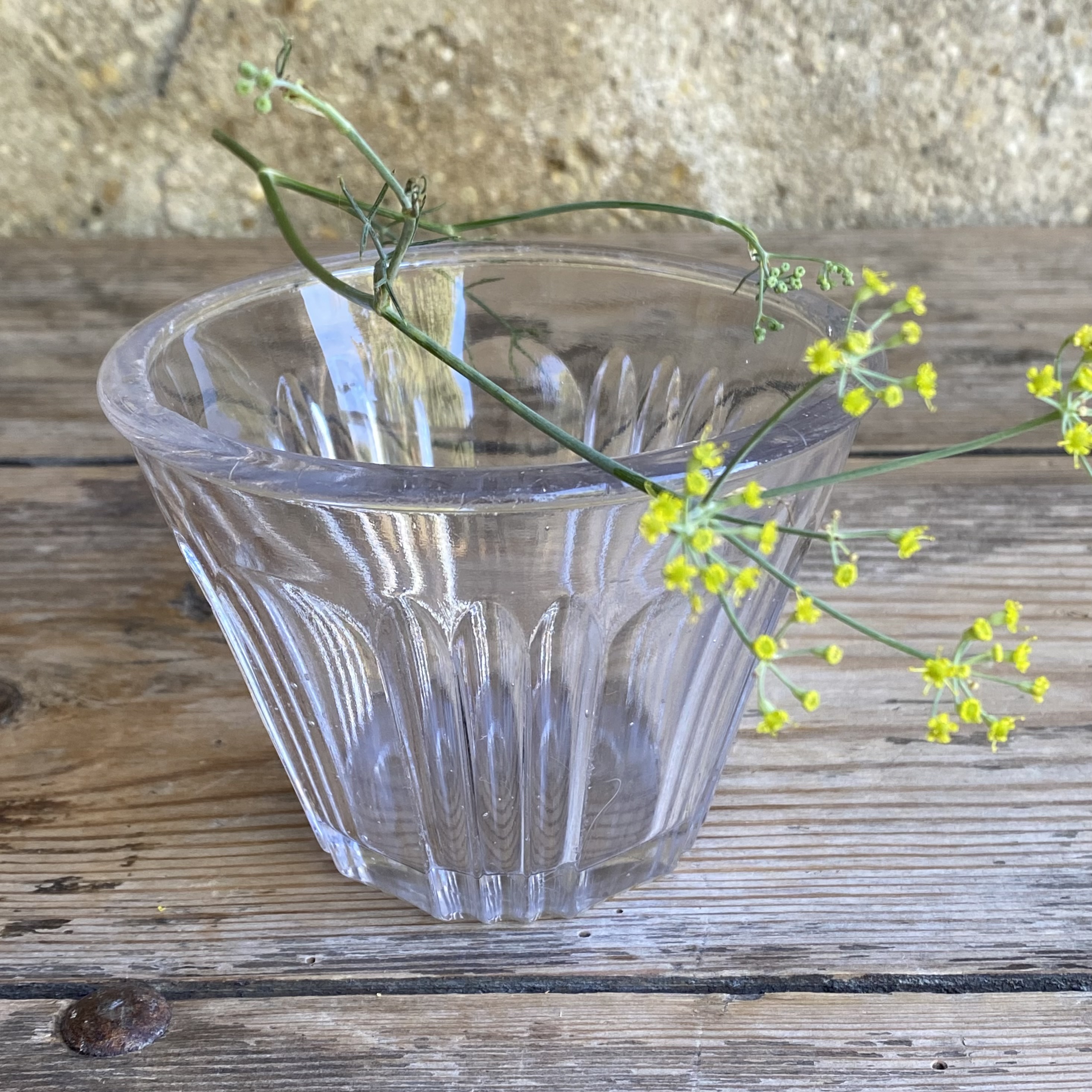 OV20111067 Antique French confiture jar made of mouth-blown glass in beautiful condition! Size: 8 cm high / 11.5 cm cross section