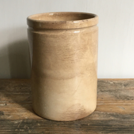 AW20110610 Old French ointment jar stamp - C Fougerolle - content: 375 grams. Beautifully buttered and in perfect condition! Size: 12 cm. high / 8 cm. intersection.