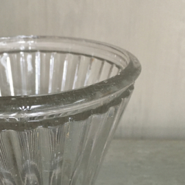 OV20110700 Antieke Franse confiture pot van mond geblazen glas in prachtige staat! Afmeting:  9 cm. hoog / +/- 11,5 cm. doorsnede