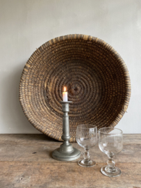 OV20111039 Grote oude Franse oogstmand van gevlochten stro met 2 handgrepen in mooie staat! Afmeting: 59 cm doorsnede / 17 cm hoog.