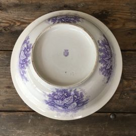 AW20110510 Prachtig gedecoreerde antieke Franse schaal in lavendel blauw stempel - Digoin&Sarrequemines  - periode: laatste kwartaal 19de eeuw in prachtige staat! Afmeting: +/- 10 cm. hoog /  34,5 cm. doorsnede.