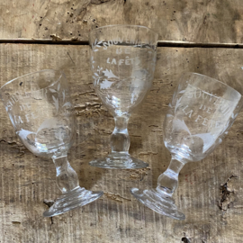 OV20111070 Set of 3 nearly identical - Souvenir de la Fête - wine glasses made of mouth-blown glass, period: 19th century. In beautiful condition! Size: 14 cm high / 7.5 cm cross section.