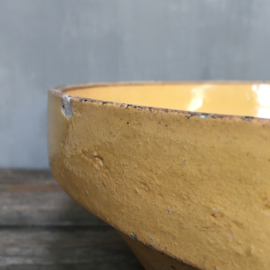 AW20110769 Old French cream bowl in warm yellow color in beautiful weathered condition! Size: 37 cm. cross section / 15 cm. high.