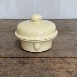 AW20110519 Old French Simplex paté jar - terrine brevetee S.G.D.G - period: before 1940. In soft yellow colour. Has a small hairline (see photo 7 & 8), otherwise in beautiful condition! Size: +/- 9.5 cm. high (up to handle / 11.5 cm. cross section.