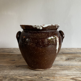 AW20111122 Oude Franse rustieke confit pot met wit gecraqueleerde binnenzijde uit de streek Dordogne in prachtig verweerde staat! Afmeting:  21,5 cm hoog /  19,5 cm doorsnede