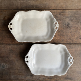 AW20111150 Set of 2 Belgian antique serving dishes stamp - Villeroy & Boch - in beautiful lightly buttered condition! Size: 26 cm long / 17 cm cross section and 24.5 cm long / 16.5 cm cross section.