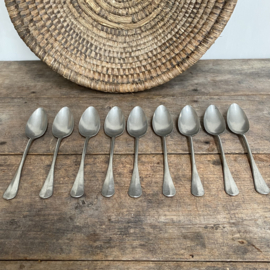 OV20110899 Set of 9 old French pewter soup spoons with a sober appearance and in beautiful condition. Size: 20.5 cm long / +/- 4 cm. cross section (spoon)