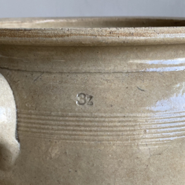 AW20111211 Grote oude Franse pot van grès aardewerk in prachtige staat! Afmeting: 25,5 cm hoog /  21,5 cm doorsnede (bovenzijde) / 23 cm doorsnede (onderzijde)