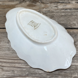 AW20111322 Antique French serving dish "shell model" stamp - Creil & Montereau Terre de Fer - period: from 1894 in beautiful lightly buttered condition! Size: 22 cm long / 12.5 cm cross section