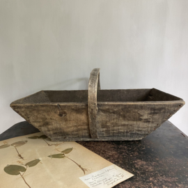 OV20110744 Old French wooden harvest basket in beautiful grayed condition! Size: 46 cm. long / 13.5 cm. high / 28 cm. wide