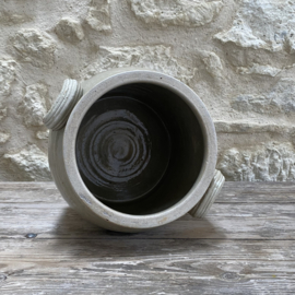 AW20111262 Oude Franse pot van grès aardewerk in prachtige staat! Afmeting: 23,5 cm hoog / 20 cm doorsnede
