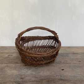 OV20110770 Old French willow wicker harvest basket in beautiful condition! Size: 39 cm. long / 16 cm. high / 28 cm. cross section.