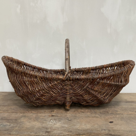 OV20110763 Old French willow picking basket in beautiful condition! Size: 61 cm. long / 16 cm. high (up to the handle)