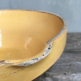 AW20110769 Old French cream bowl in warm yellow color in beautiful weathered condition! Size: 37 cm. cross section / 15 cm. high.