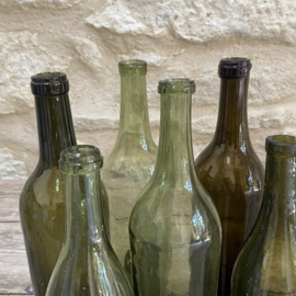 OV20111116 Set of 6 French antique hand-blown glass wine bottles in various beautiful shades of green with the so-called "spirit in the bottle base" in beautiful condition! Size: largest bottle 31 cm high / smallest bottle 25.5 cm high