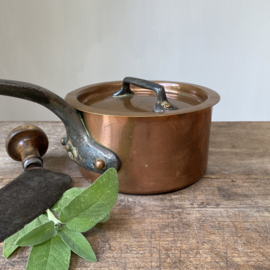 OV20111017 Old French copper saucepan with lid marked - Villedieu ML France - 2 mm thick in heavy restaurant quality in beautiful condition! Size: 14.5 cm cross section / 14.5 cm