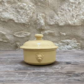 AW20111265 Antique French pâté pot with lion's heads and matching lid - stamped K.G (Société Keller & Guérin Luneville) - in beautiful condition! Size: 5.5 cm high (to the lid) / +/- 12.5 cm cross section