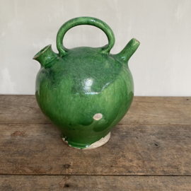 AW20110976 Antique southern French water pitcher in beautiful green and condition! Size: +/- 30 cm. high (up to the handle) / cross section: +/- 21.5 cm. (measured across the "belly")
