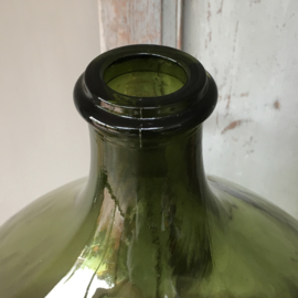 OV20110545 Oude Franse wijnfles, mondgeblazen in een mal. Inhoud: 20 liter en in prachtige staat! Afmeting: +/- 43 cm. hoog / +/- 32 cm. doorsnede. Alleen  ophalen.