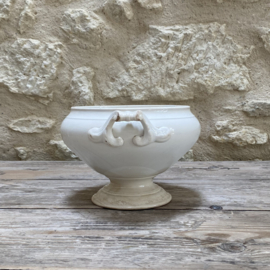 AW20111297 Small antique French tureen stamp - L.M.&Co Creil et Montereau - period: 1876-1895 in beautifully lightly buttered condition, minimal chip on handle (see photo) Size: 14 cm high / 17 cm cross section
